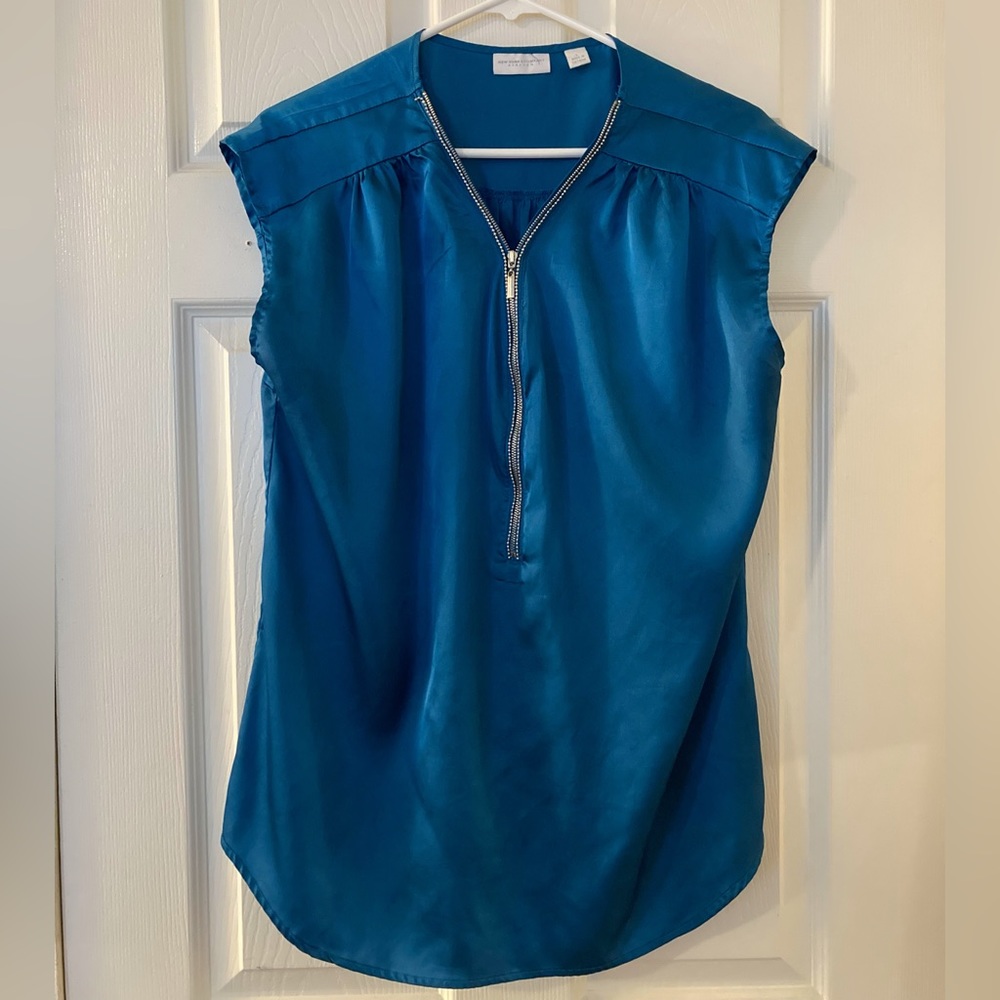 New York and Company Blue Women’s Zippered Blouse Size Large